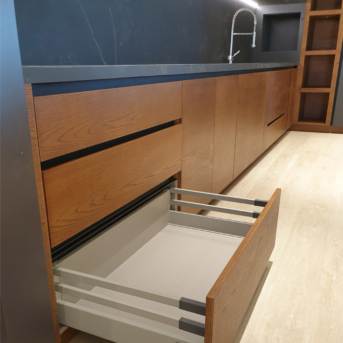 Smart double gallery drawer